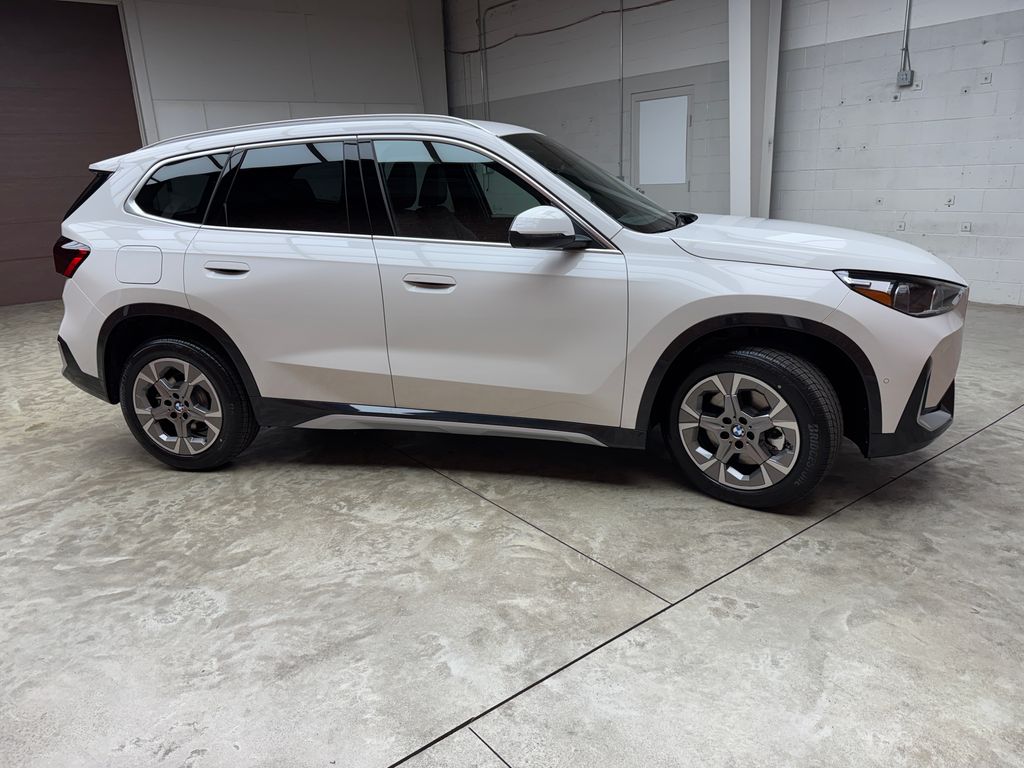 New 2026 White BMW xDrive28i image 6