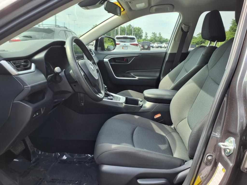 2025 Toyota RAV4 Hybrid LE photo 6