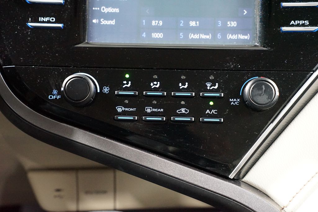 Thumbnail: 2018 Toyota Camry - 19