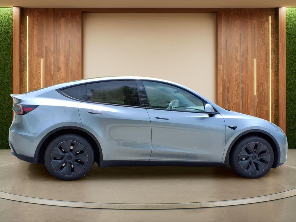TeslaModel Y35