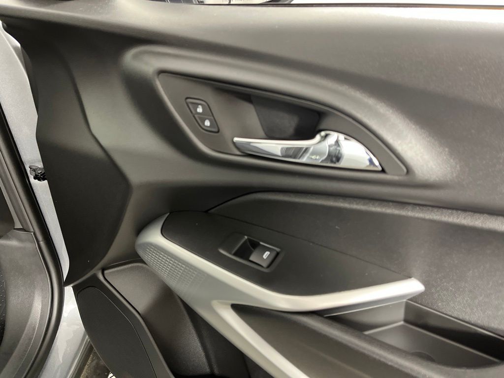 Thumbnail: 2026 Chevrolet Trax - 9