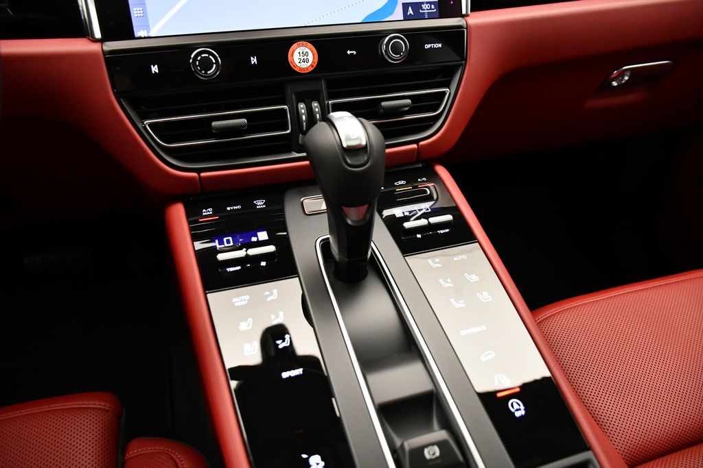 Thumbnail: 2026 Porsche Macan - 32