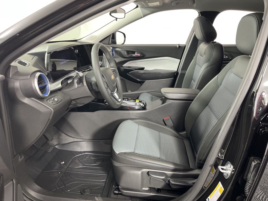 Thumbnail: 2025 Chevrolet Trax - 21