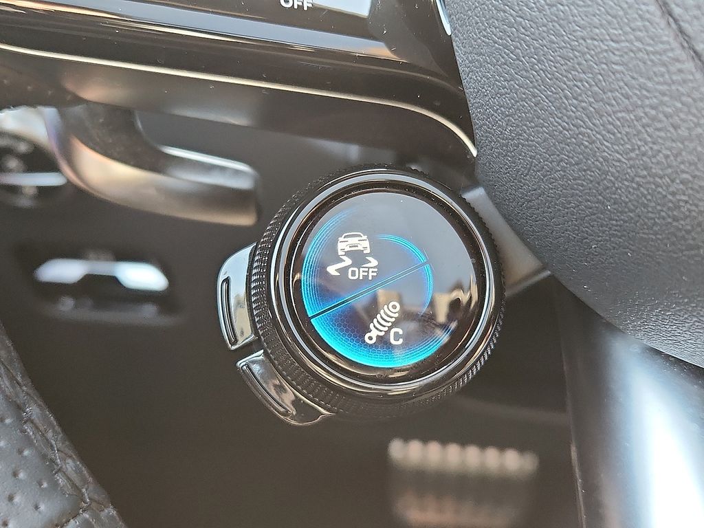 Thumbnail: 2025 Mercedes-Benz GLC - 23