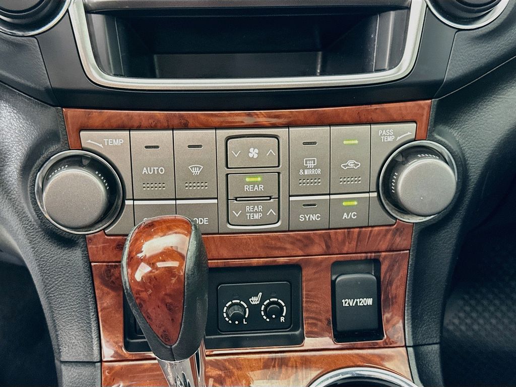 Thumbnail: 2013 Toyota Highlander - 15