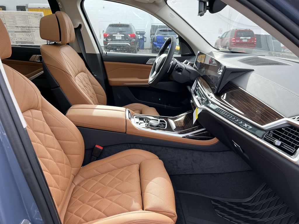 Thumbnail: 2026 BMW X7 - 26