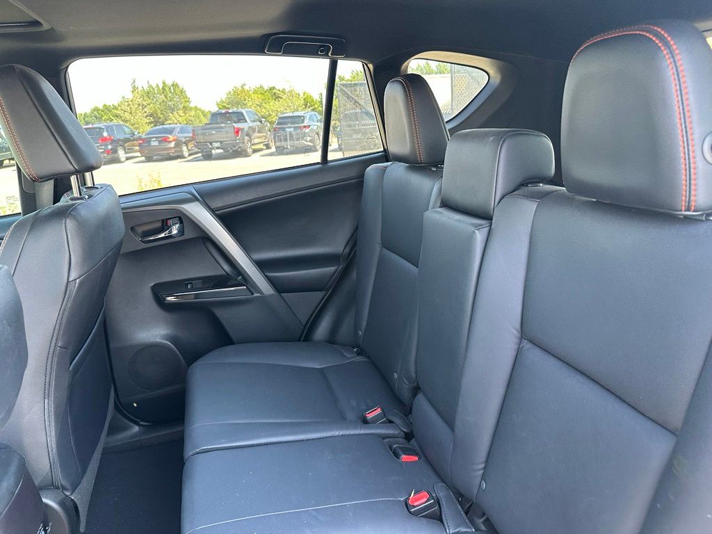Thumbnail: 2018 Toyota RAV4 - 8