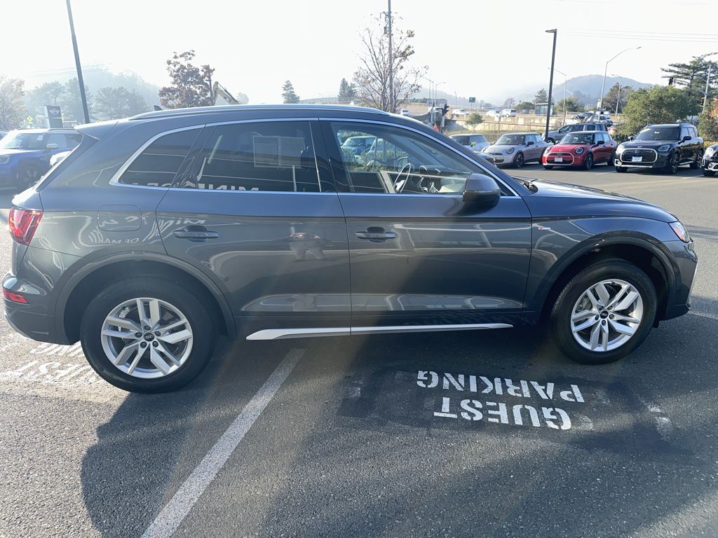 Thumbnail: 2022 Audi Q5 - 6