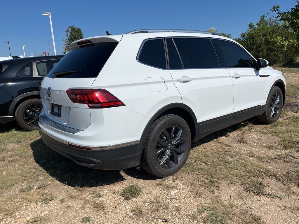 Thumbnail: 2022 Volkswagen Tiguan - 3