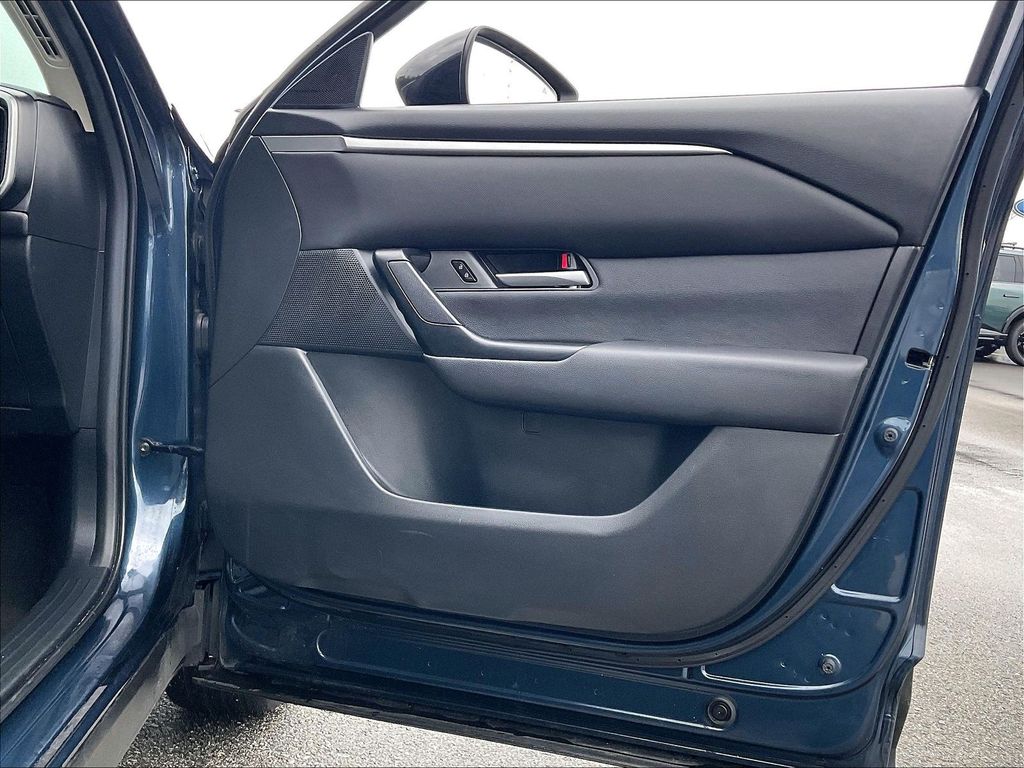 2025 Mazda CX-50 — photo 11