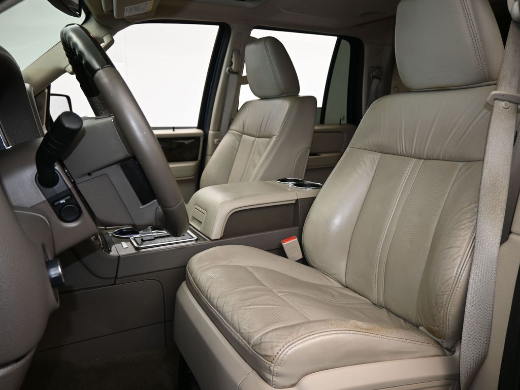 Used 2016 Midnight Lincoln Select image 10