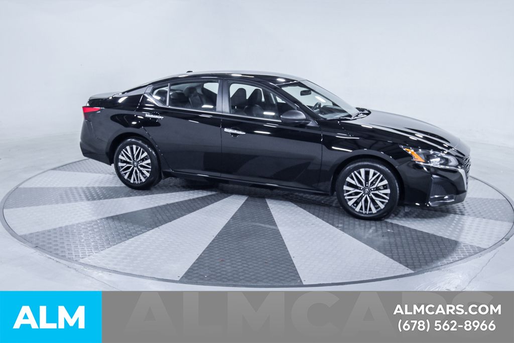Used 2025 Black Nissan 2.5 SV image 13