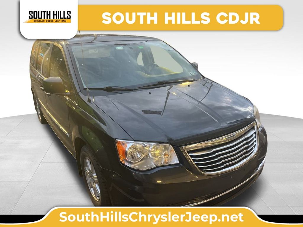 2012 Chrysler Town & Country Touring FWD