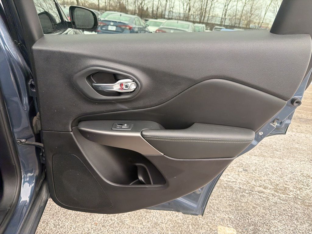 Thumbnail: 2021 Jeep Cherokee - 24