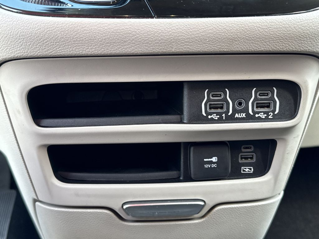 Used 2022 Chrysler Pacifica Van
