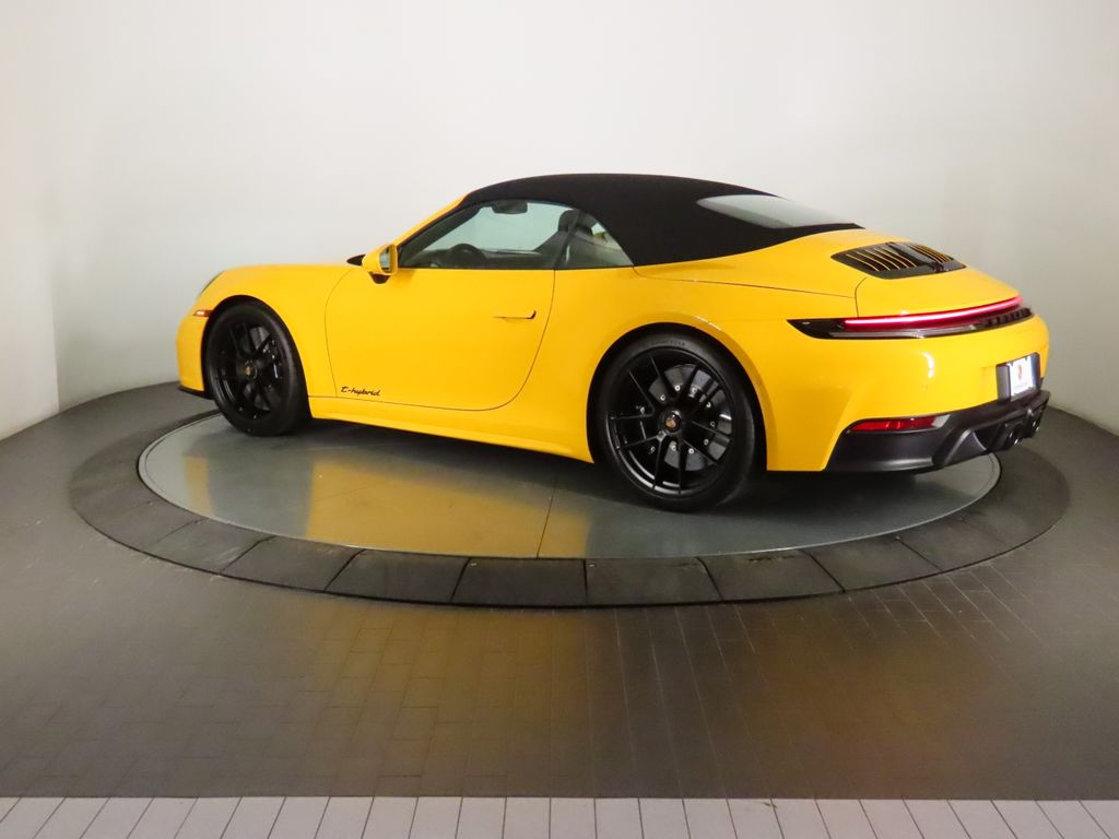 Thumbnail: 2026 Porsche 911 - 3