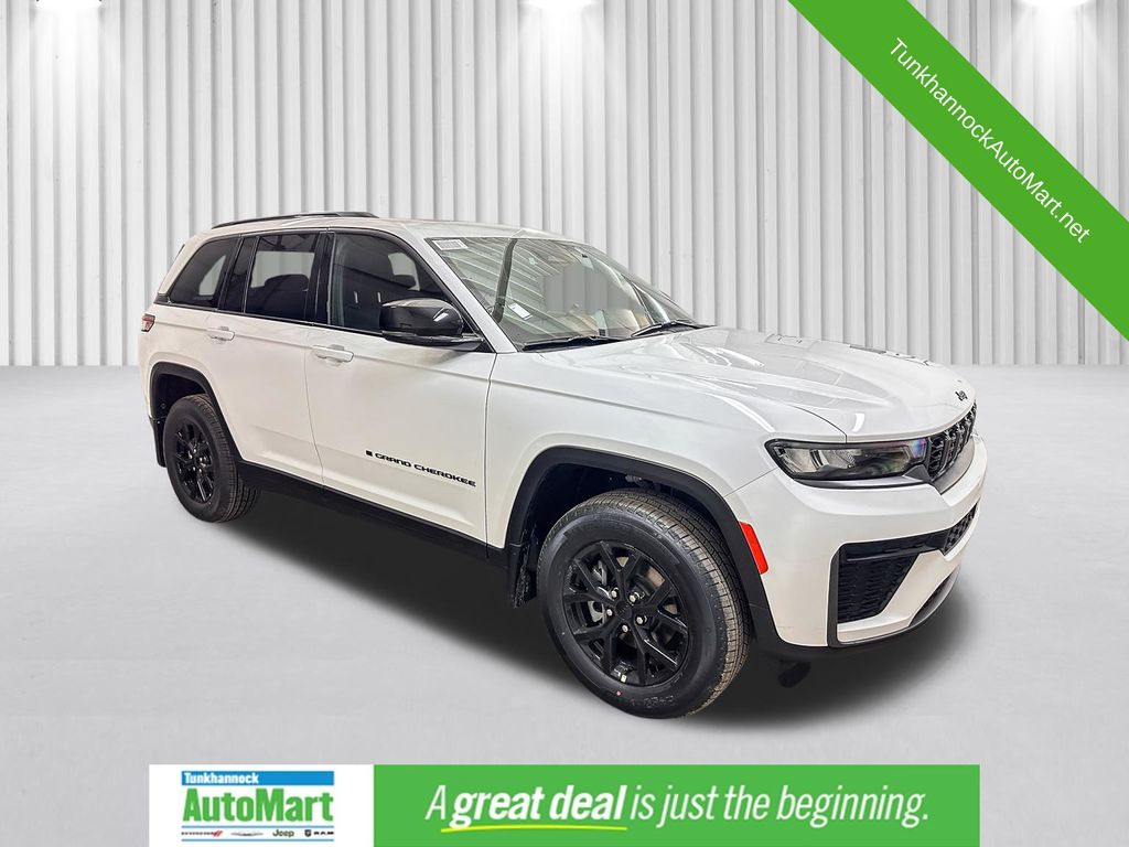 Bright White Clearcoat 2026 Jeep Grand Cherokee SUV / Crossover Four-Wheel Drive 8-Speed Automatic