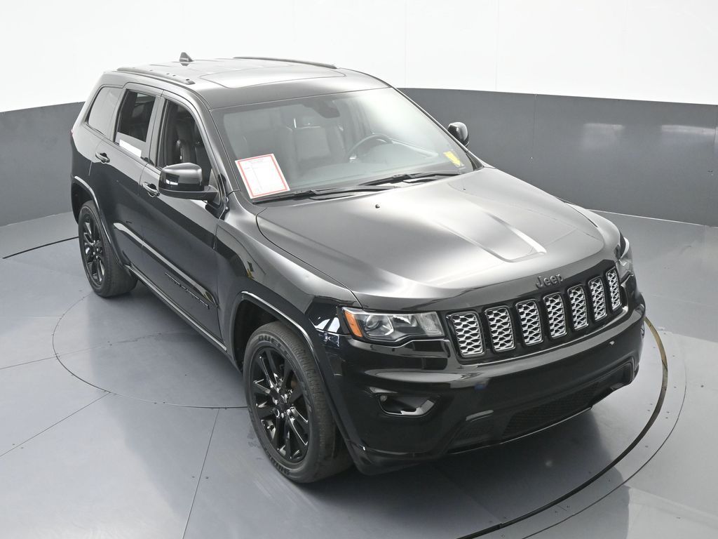 Used 2020 Diamond Black Crystal Pearlcoat Jeep Altitude image 55