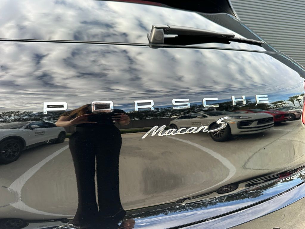 Thumbnail: 2016 Porsche Macan - 14