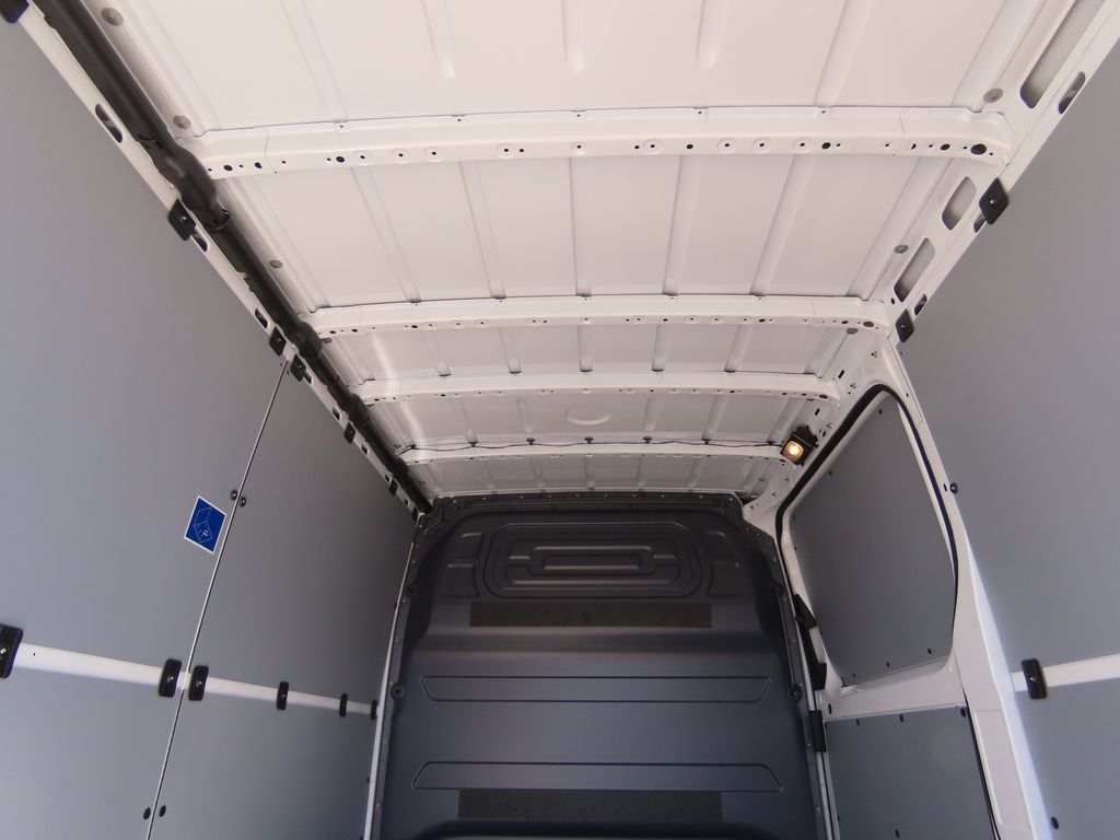 2025 Mercedes-Benz Sprinter 2500 29