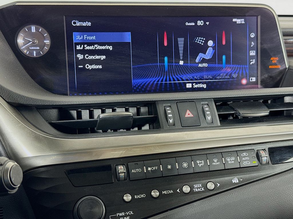 Thumbnail: 2019 Lexus ES - 16
