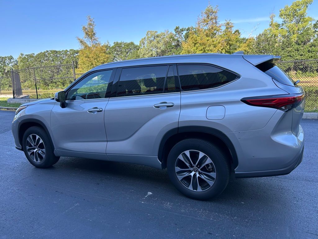 2022 Toyota Highlander XLE 3