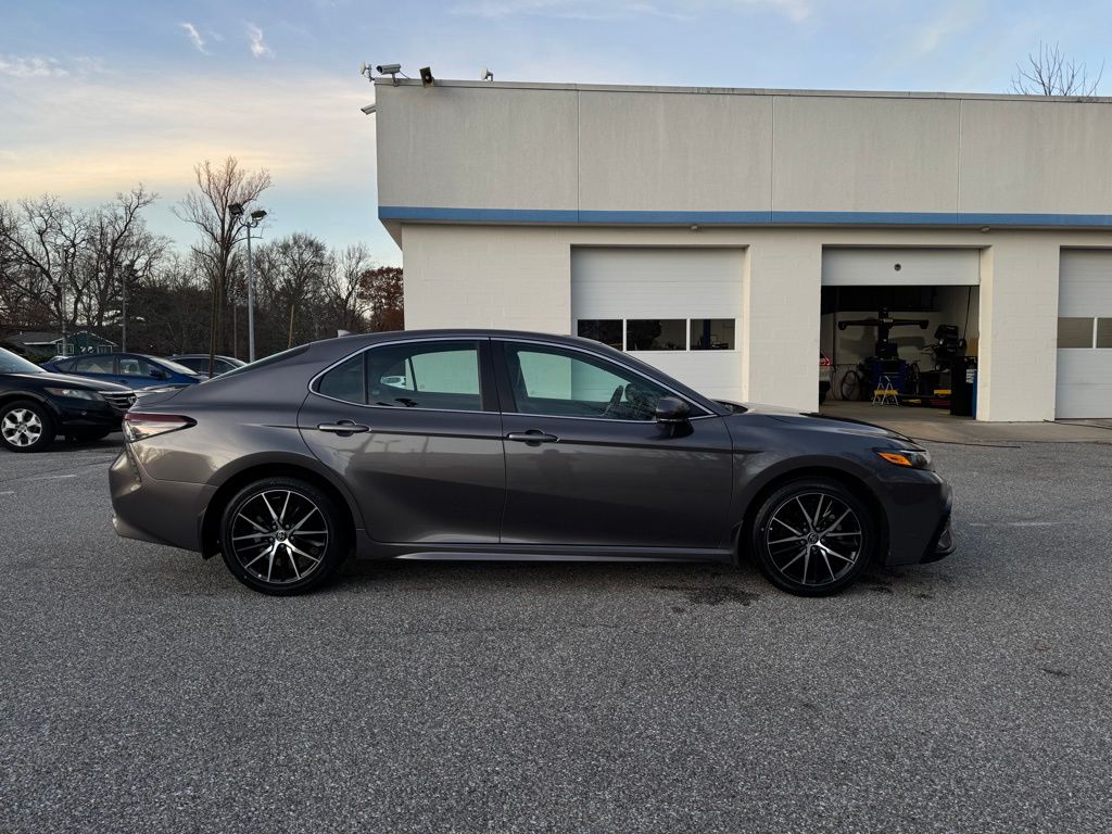 2023 Toyota Camry SE photo 4