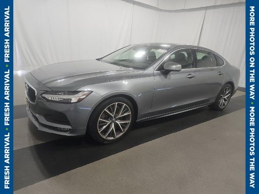 2019 Volvo S90 T6 Momentum AWD    