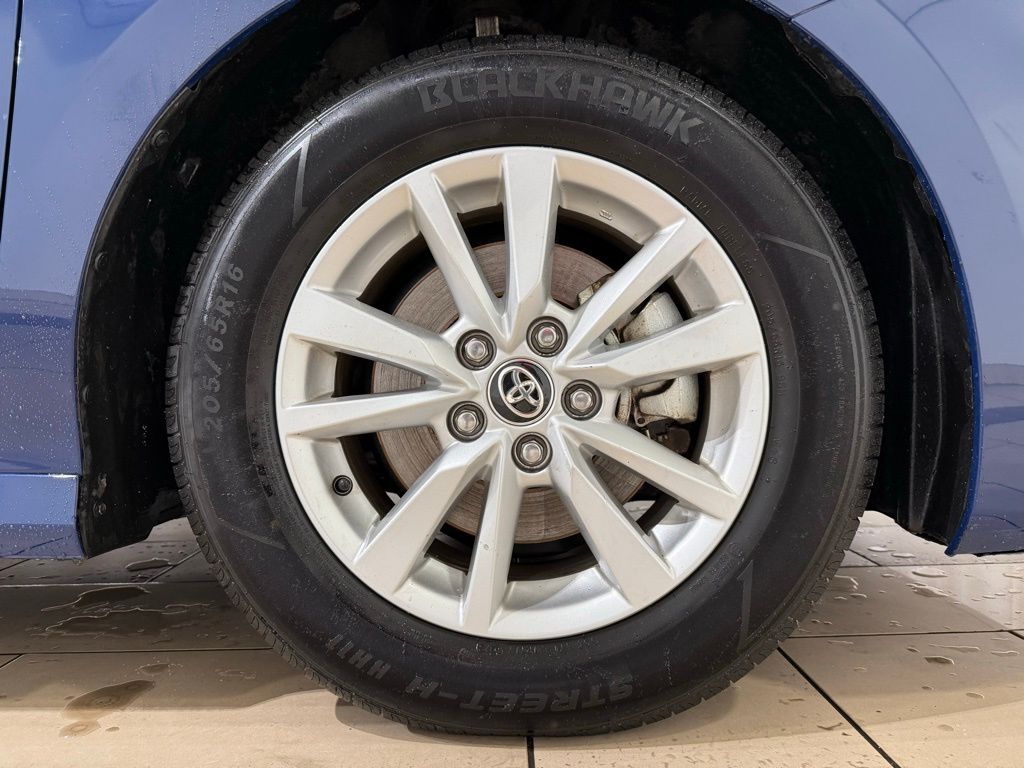 Thumbnail: 2025 Toyota Camry - 9