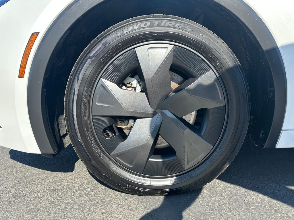 2025 Toyota Prius Plug-In Hybrid SE
