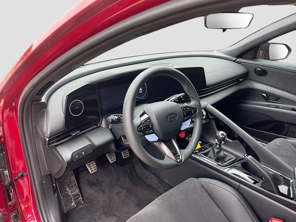 Used 2025 Red Hyundai Base image 9