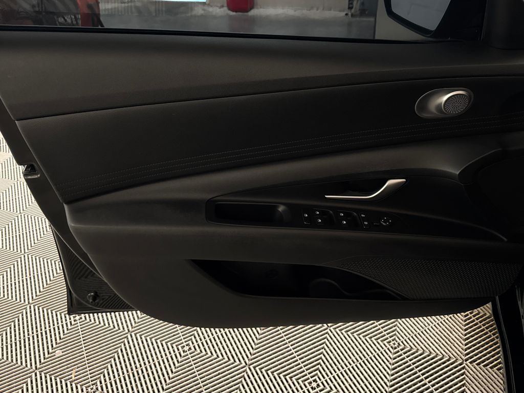 Certified Used 2022 Black Hyundai SEL image 15