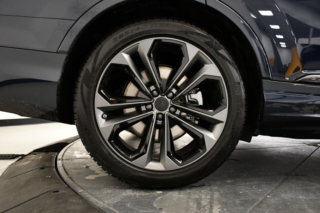 Thumbnail: 2026 Audi Q7 - 15