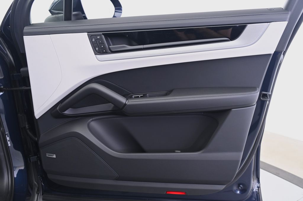 Thumbnail: 2026 Porsche Cayenne - 24