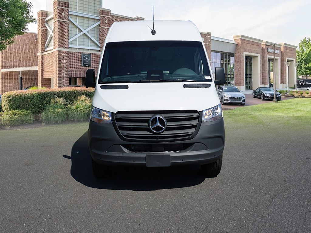 Thumbnail: 2025 Mercedes-Benz Sprinter - 3