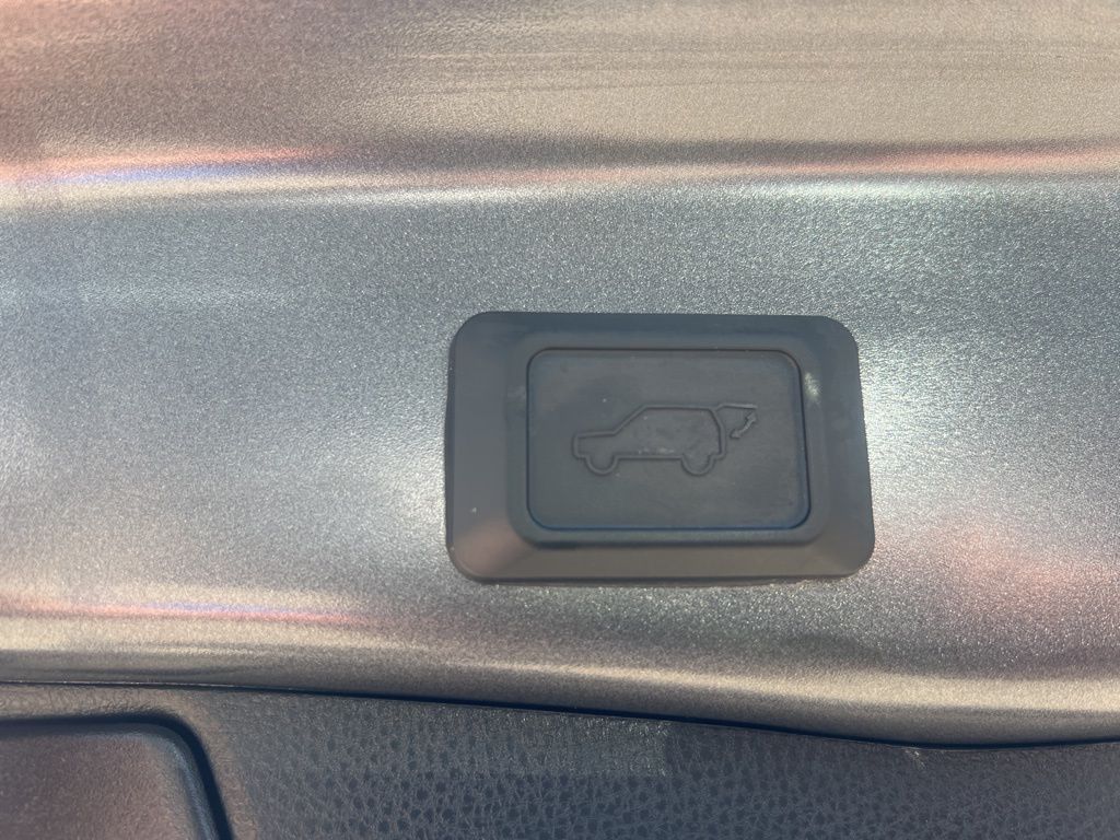 2022 Toyota RAV4 XLE Premium photo