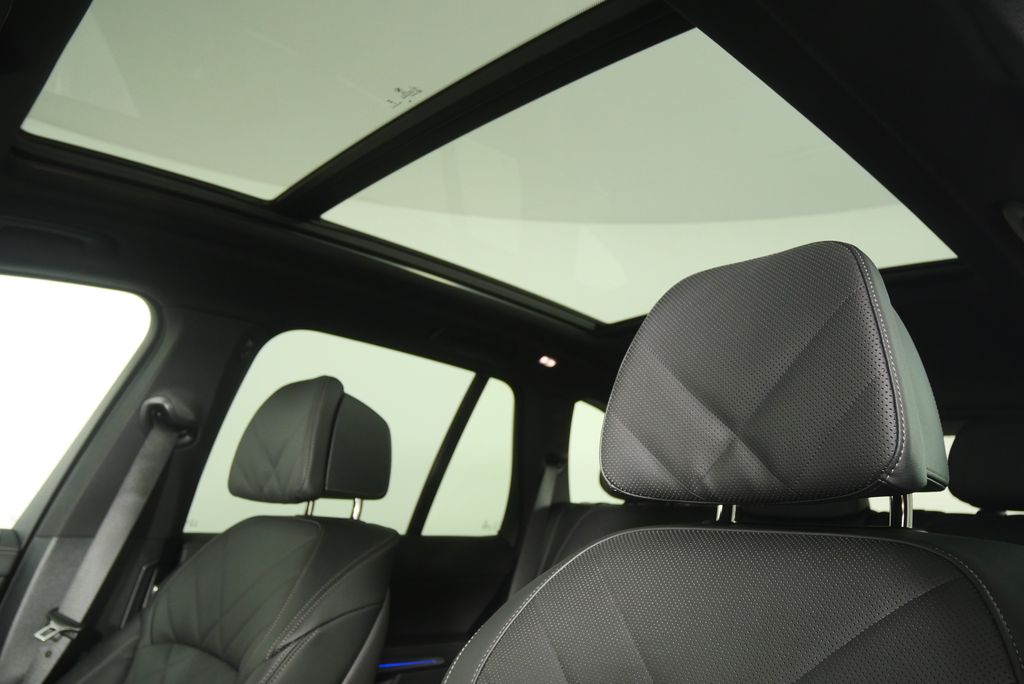 Thumbnail: 2026 BMW X5 - 11