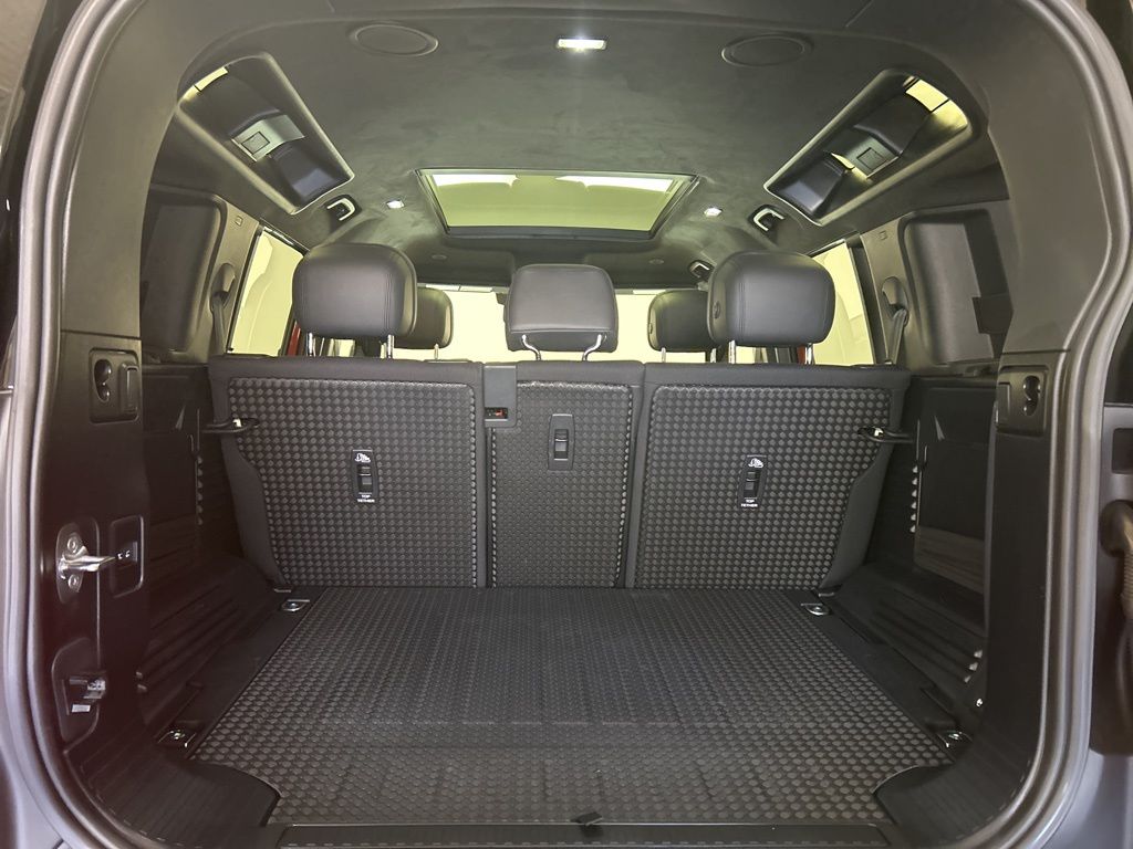 Thumbnail: 2025 Land Rover Defender - 29