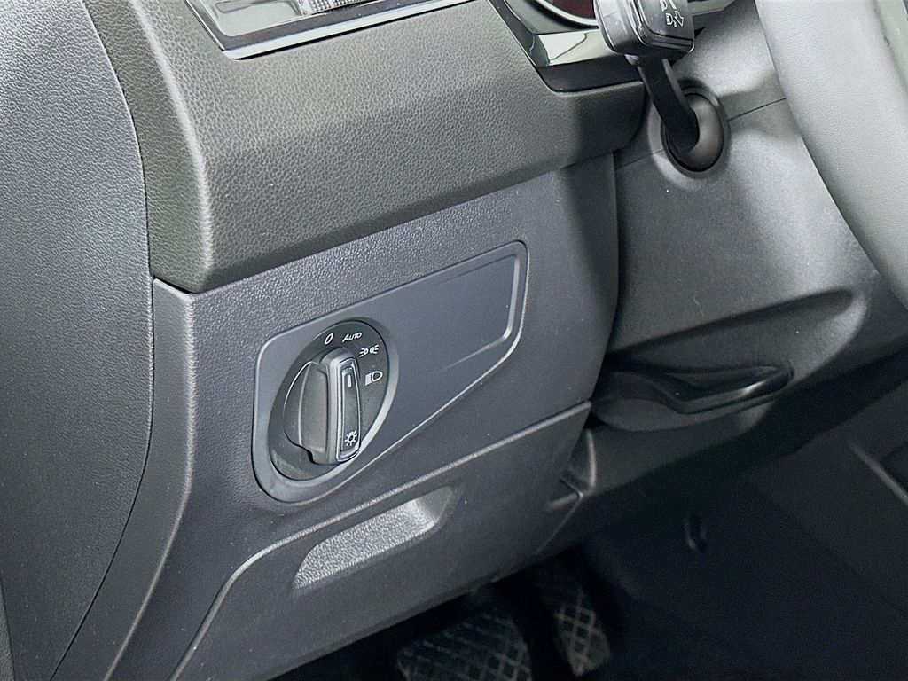 Thumbnail: 2020 Volkswagen Tiguan - 10