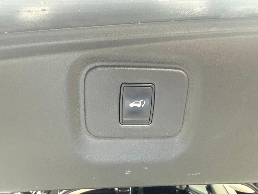 Used 2014 Black Nissan SL image 14