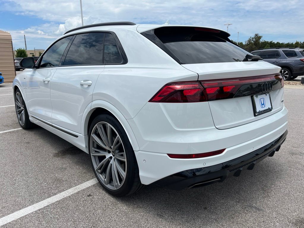Thumbnail: 2026 Audi Q8 - 6