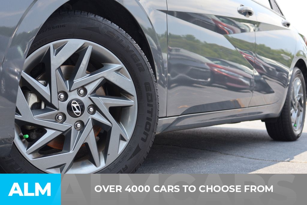 Used 2024 Gray Hyundai SEL image 2