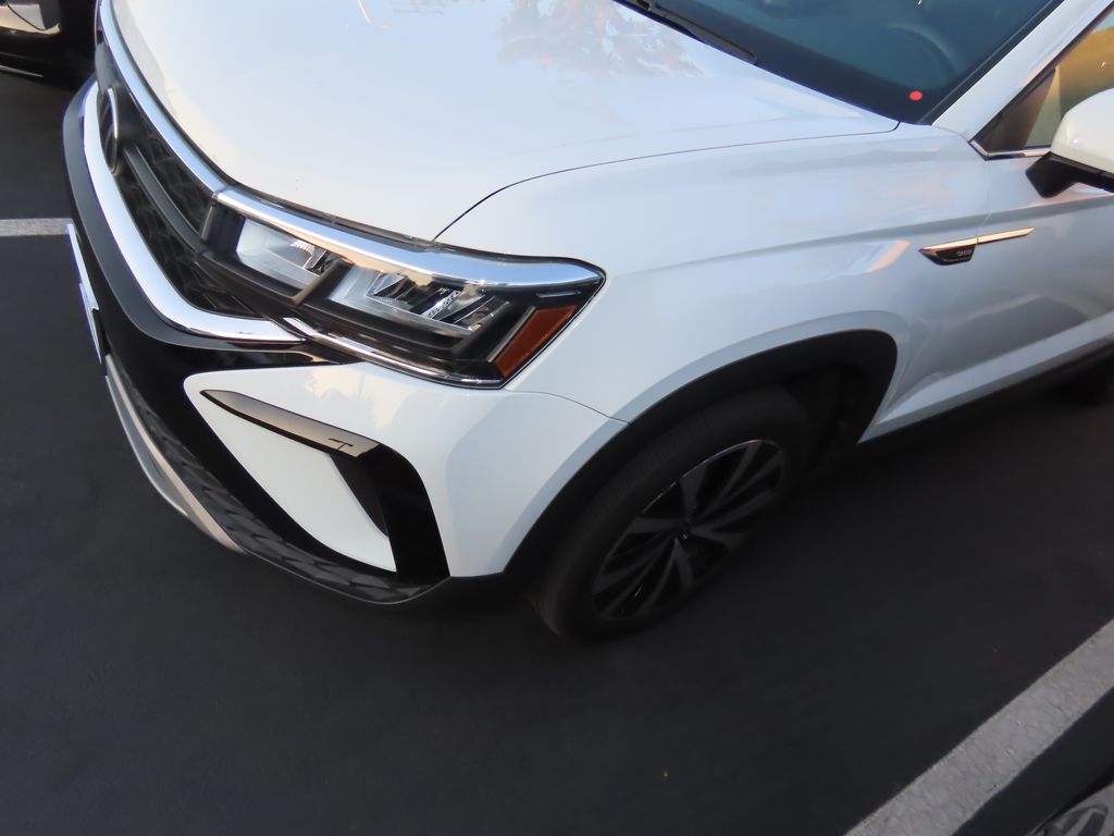 Thumbnail: 2022 Volkswagen Taos - 2