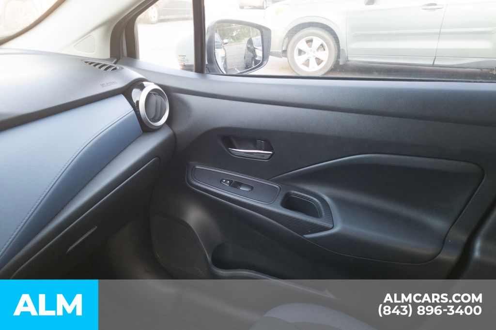 2023 Nissan Versa 1.6 SV photo 5