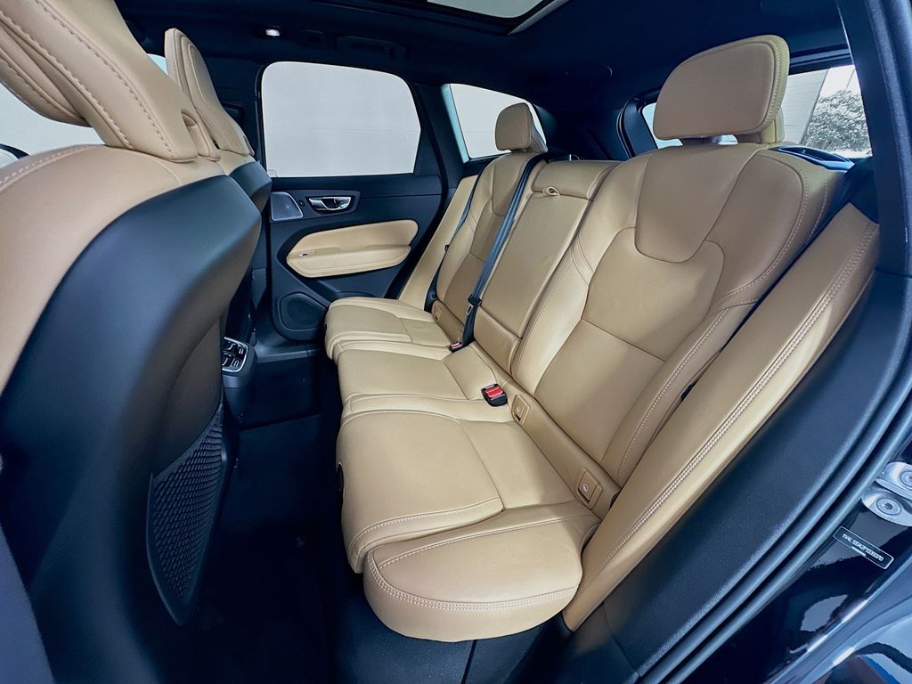 Thumbnail: 2023 Volvo XC60 - 24
