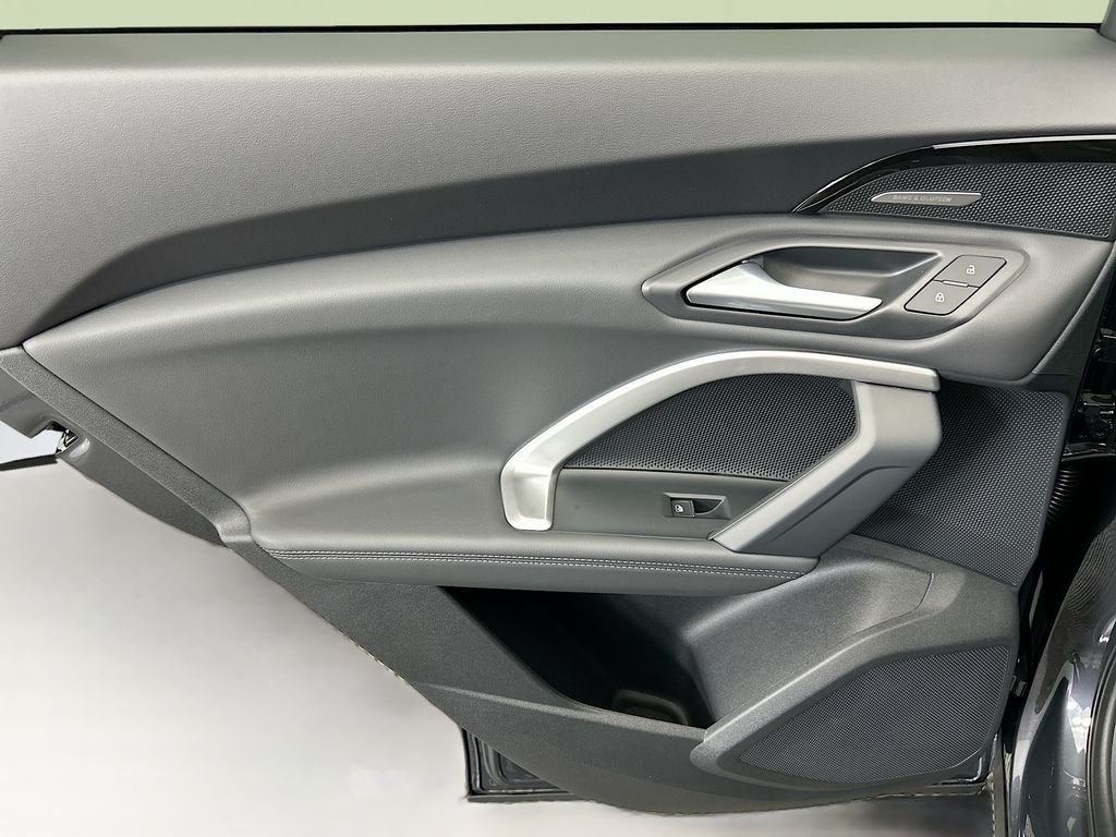 Thumbnail: 2025 Audi Q5 - 25