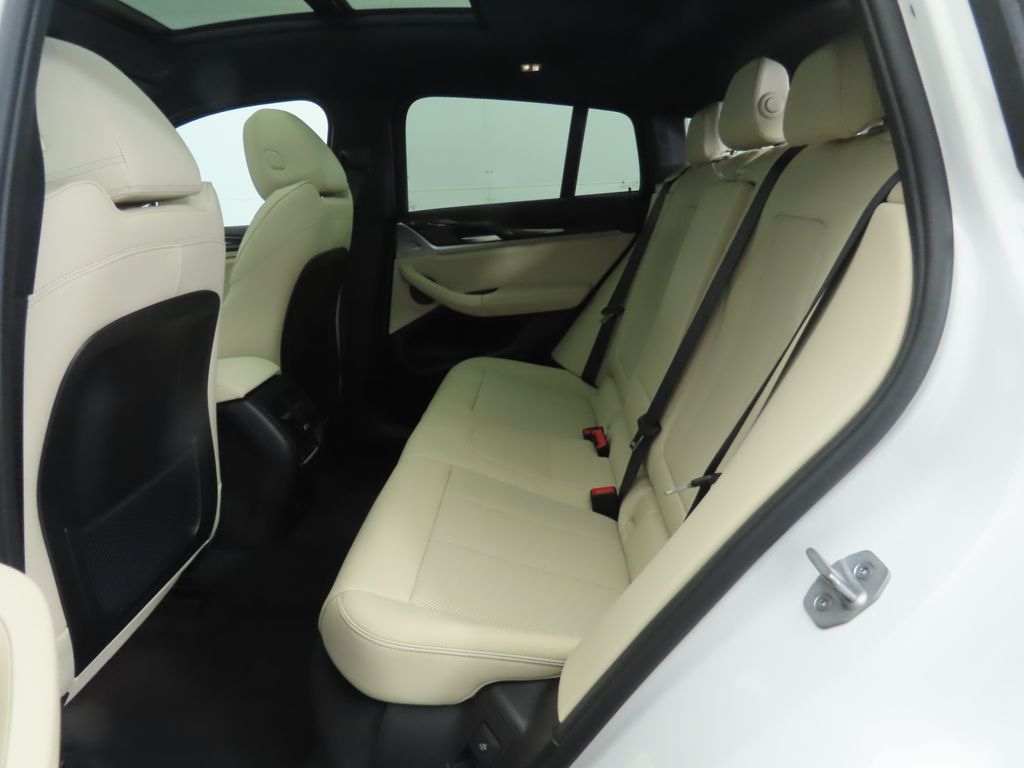 Thumbnail: 2025 BMW X4 - 22