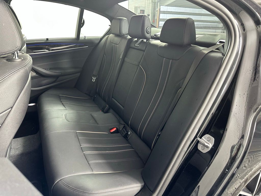 Thumbnail: 2022 BMW 5 Series - 25
