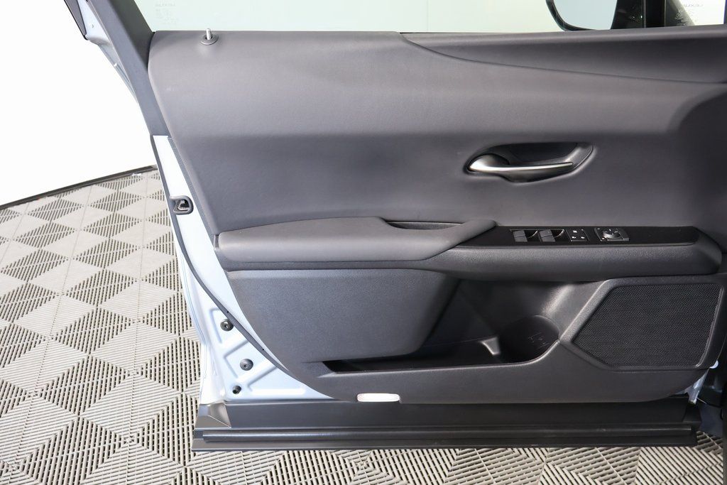 Thumbnail: 2024 Lexus UX - 12