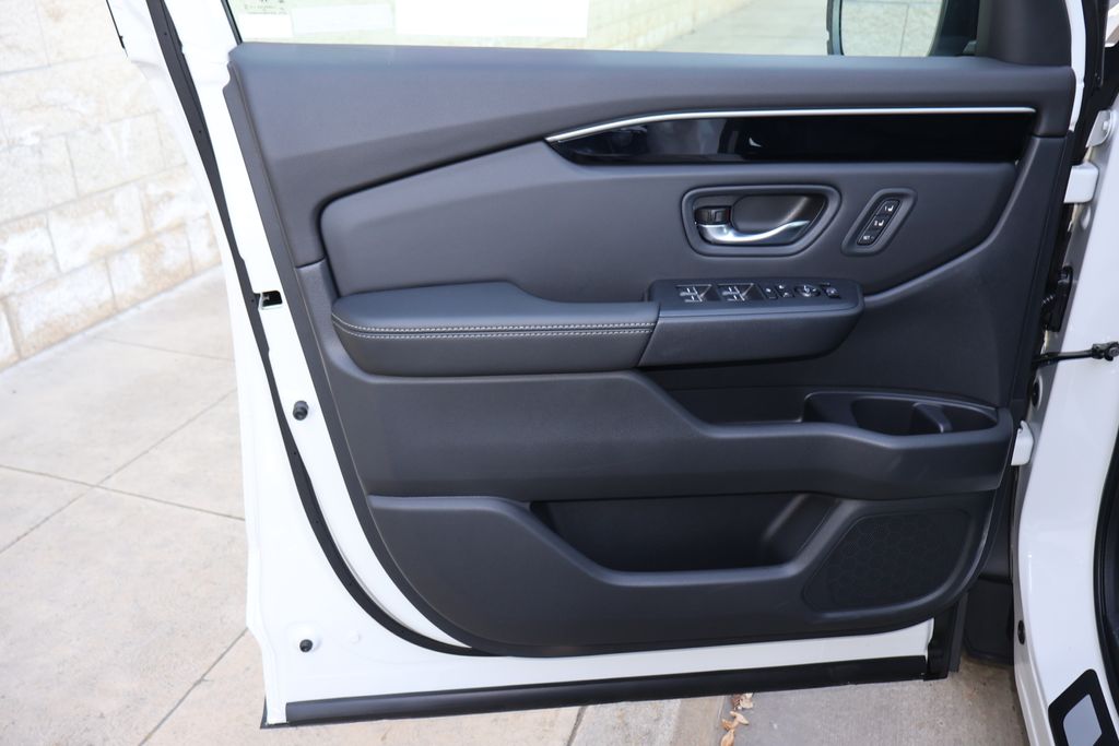 2025 Honda Pilot Touring 18
